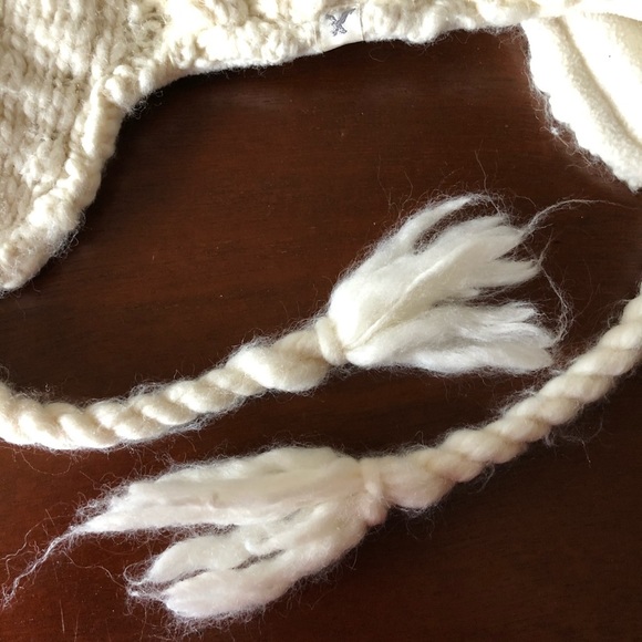 Join the $5 Clear My Closet Sale American Eagle warm beanie hat - knit style - Picture 4 of 5